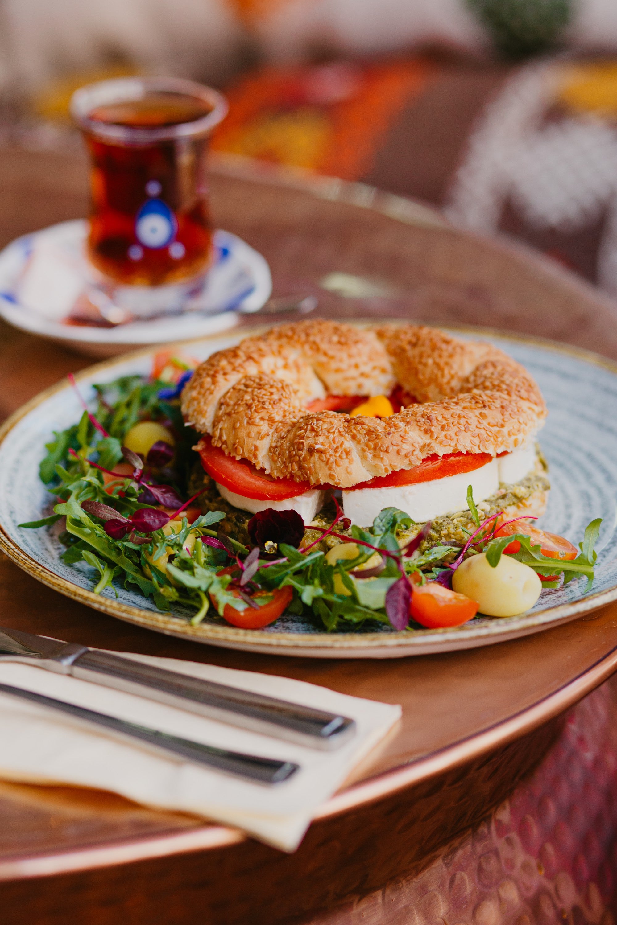 Simit Feta– sesame ‘bagel’ with feta, pesto & tomato