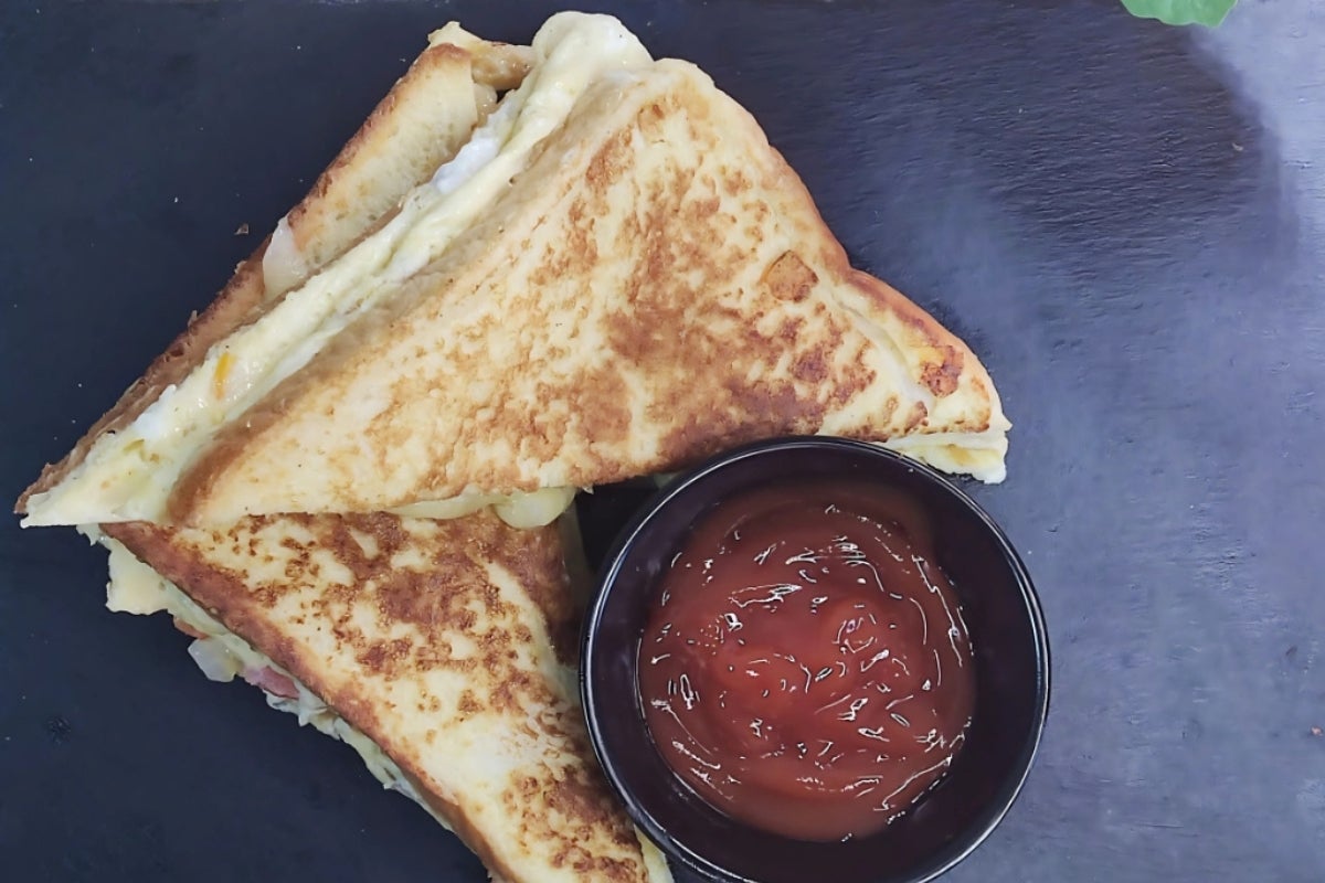 Omelette Sandwich