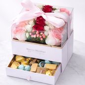 Natural roses box with luxury Belgian chocolate