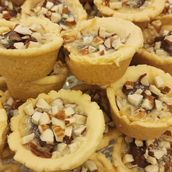 Crispy Date Biscuts With Almonds Topping