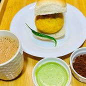Vada Pav With Chai