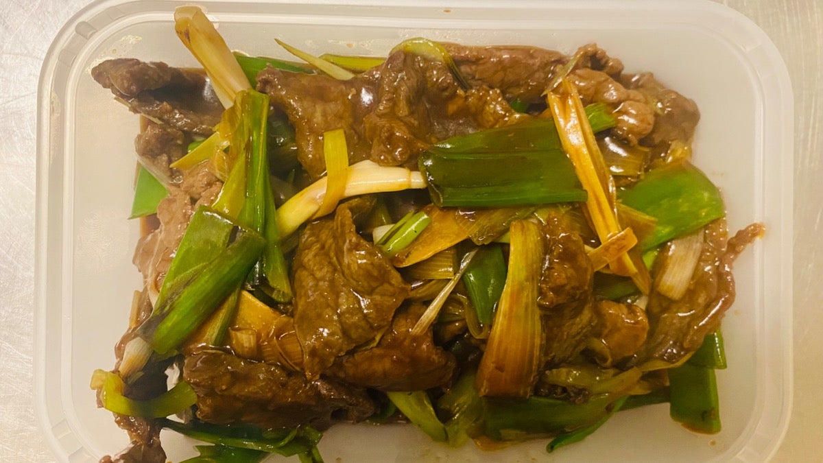 104 Beef with Ginger & Spring Onion.姜冲牛