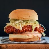 Bufallo Chicken Burger برجر الدجاج بوفلو