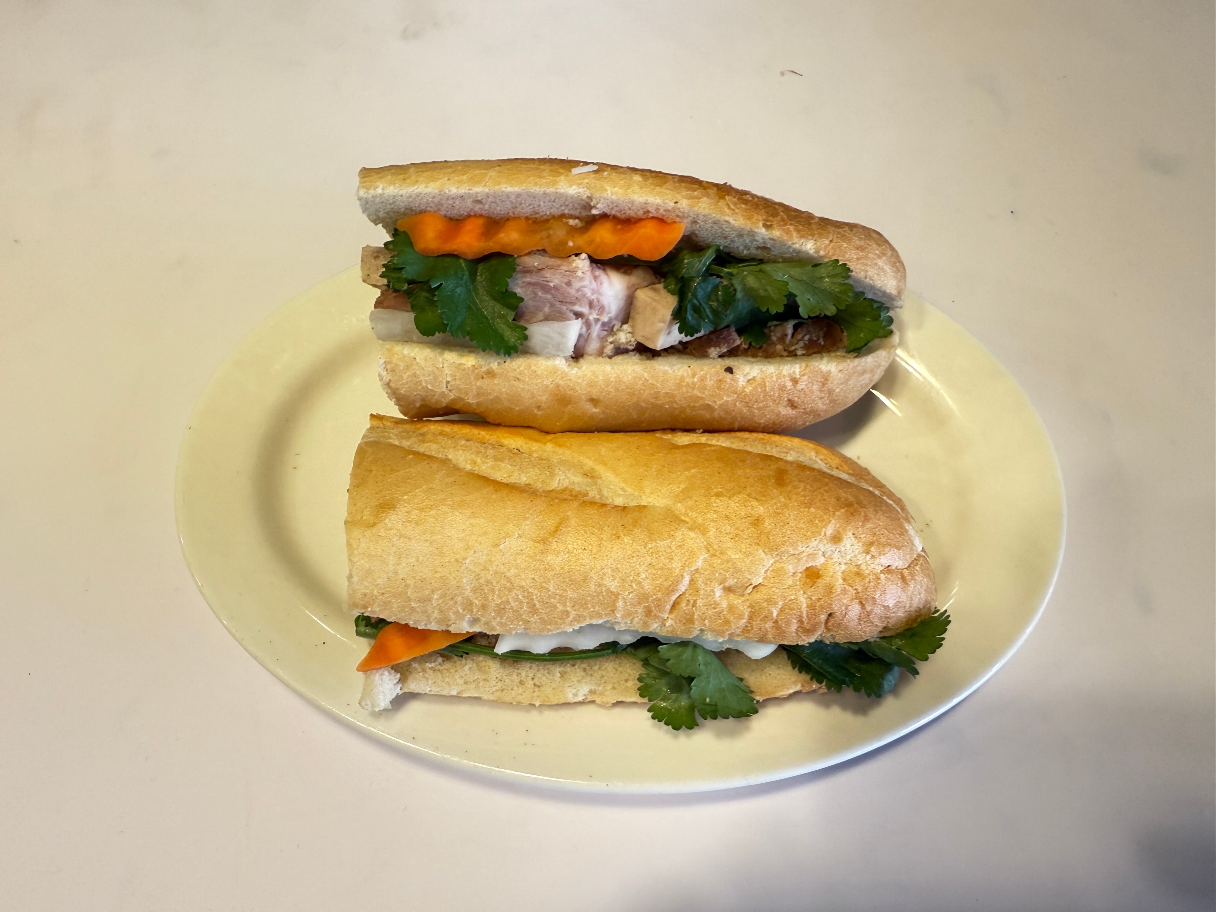 Chicken Banh Mi (Bánh mì gà nướng)