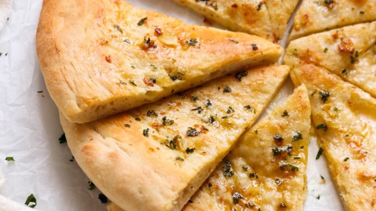 10"Plan garlic bread