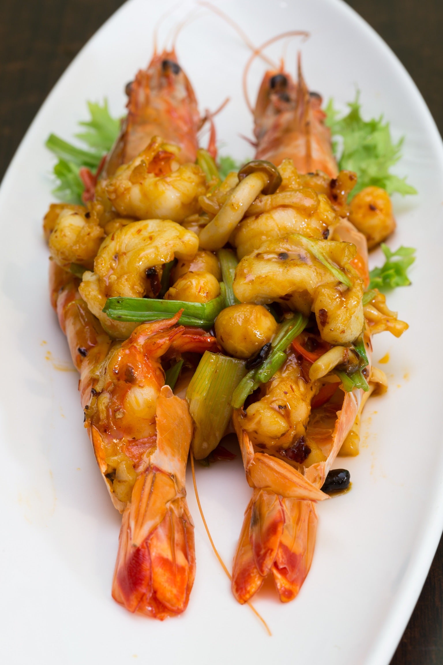 Jumbo Tiger Prawn with Macadamia Nuts and Dried Chillo双龙出海����