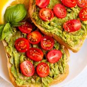Avocado Toast With Mashed Avocado & Cherry Tomato