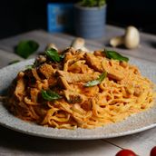 Linguini with Chicken and Mushrooms in Pink sauce
