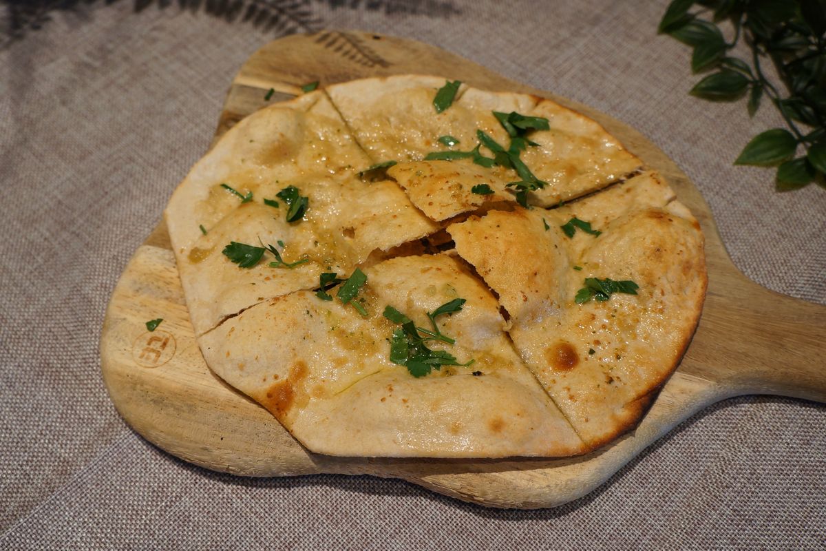 Garlic flat bread