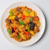 Braised Chicken Chunks in Yellow Sauce