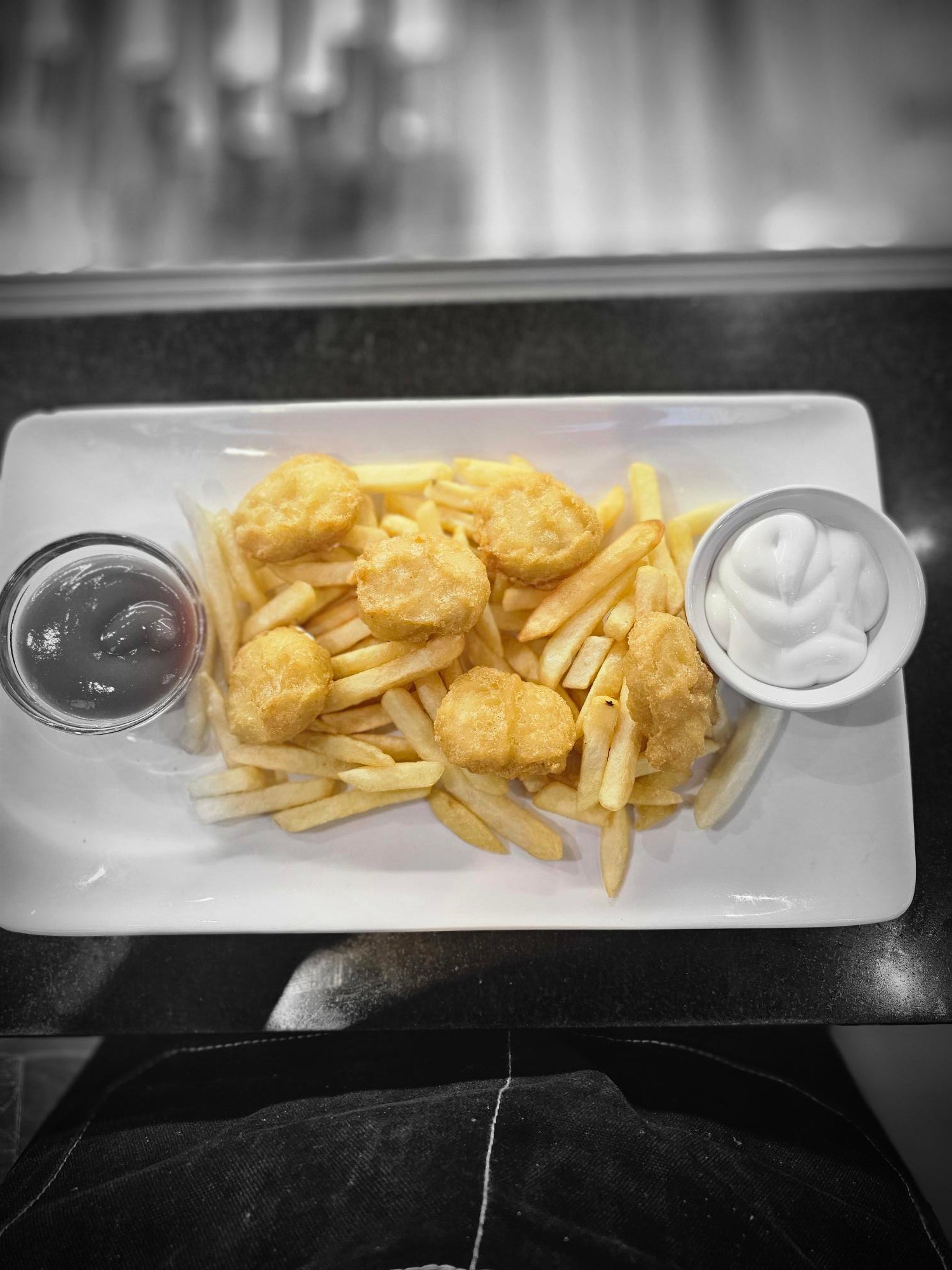 9 nuggets and chips