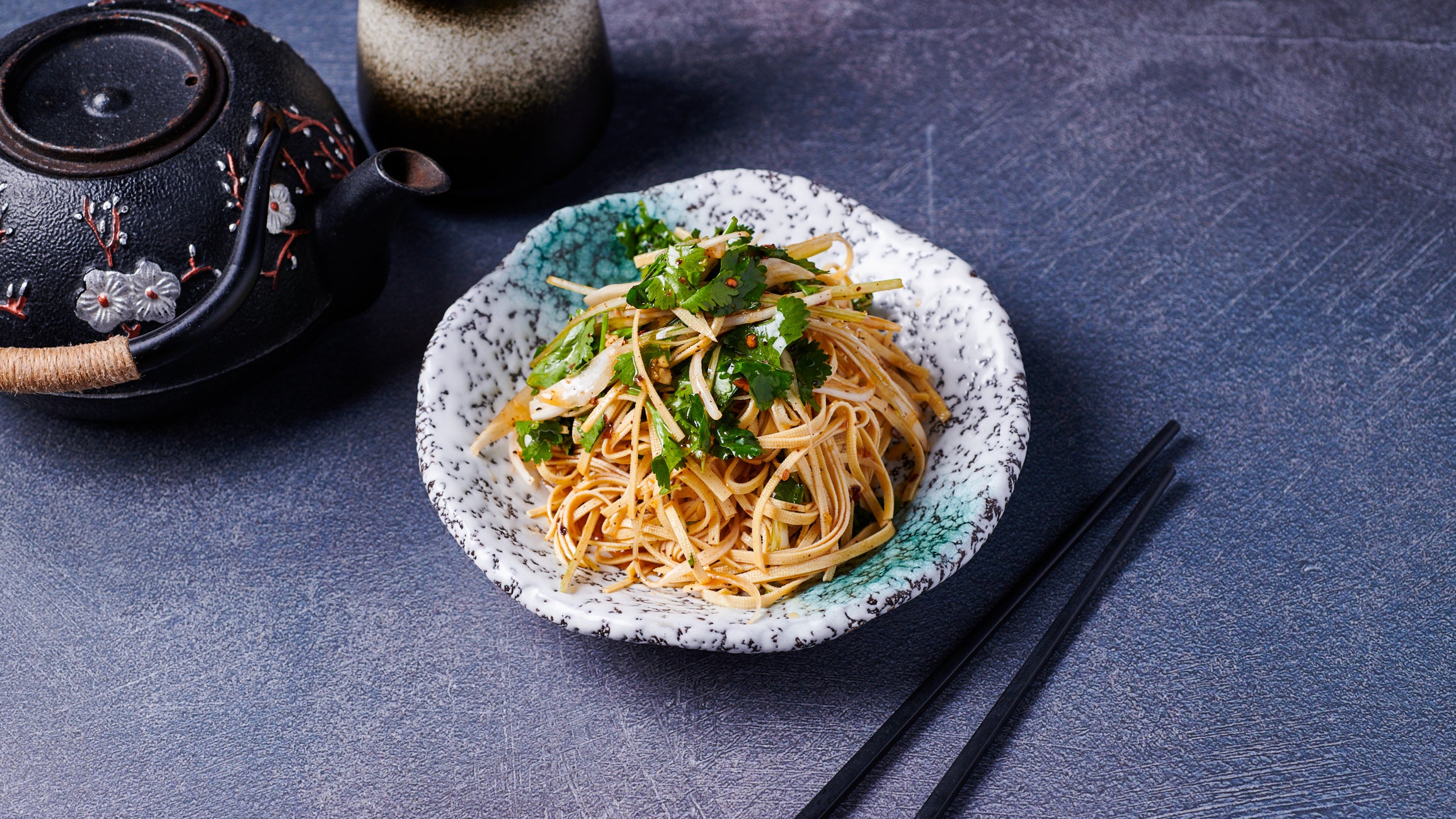 [2926] Dry Tofu Sheet and Spring Onion Salad in Chilli Vinegar Dressing(V) 凉拌干豆腐丝