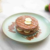 CHOCOLATE BANANA PROTEIN PANCAKE