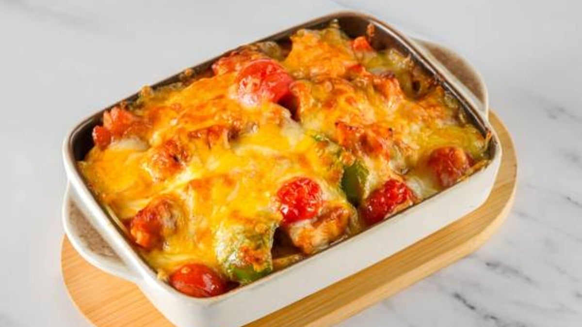 Baked Pork Cutlets on Fried Rice 芝士茄汁猪扒焗饭