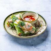 (Goi Cuon Tom Ga) Vietnamese Fresh Spring Rolls With Prawns And Chicken