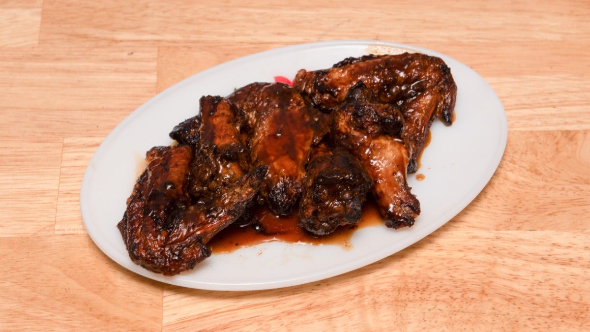 6 BBQ Wings in a Rich and Smokey Homemade Sauce