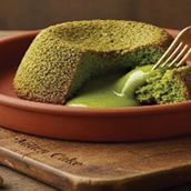 Molten pistachio Cake