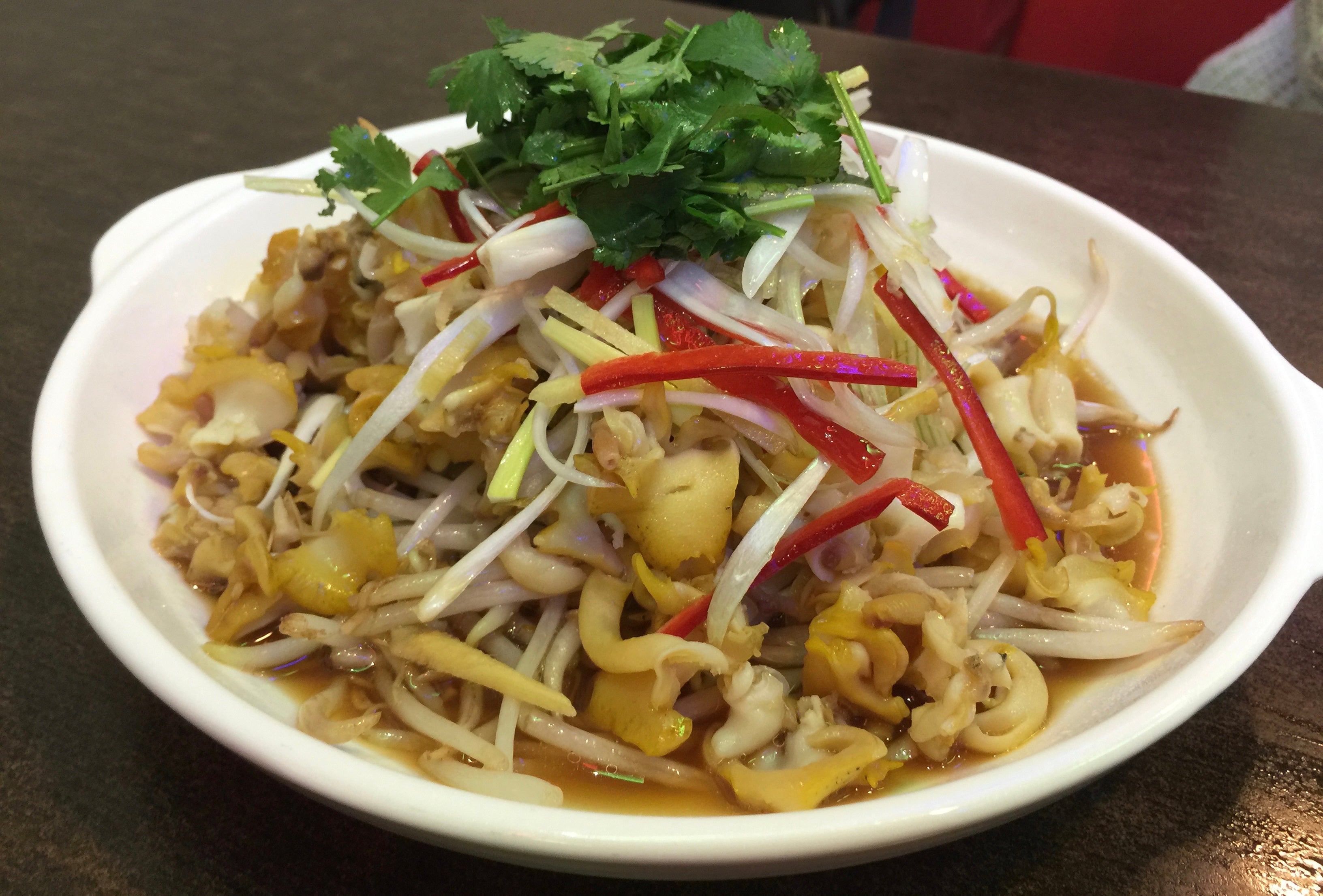 Sautéed Whelk with Spring Onion and Ginger 葱油螺片