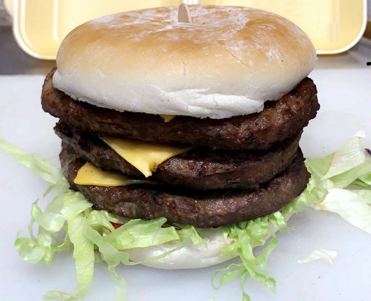18 OUNCES TOWER BURGER