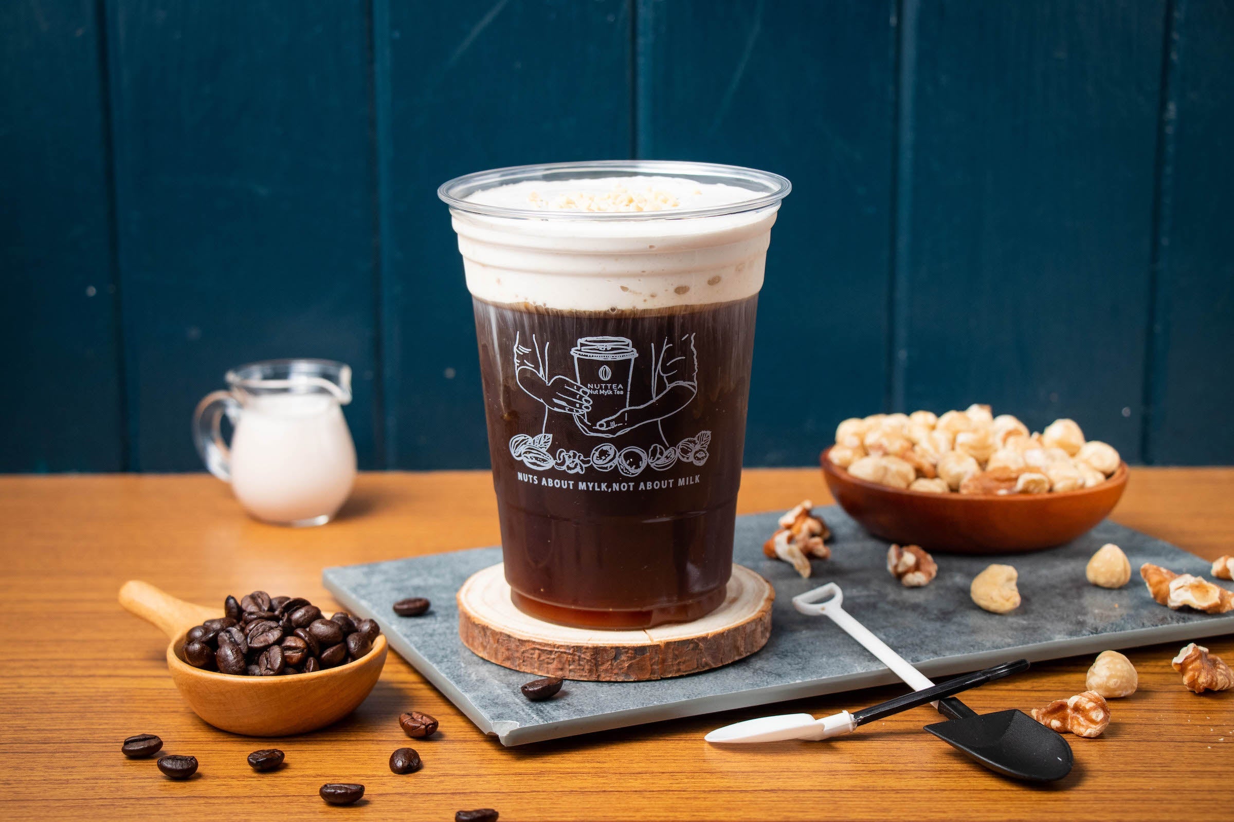 Americano with Nut Cream