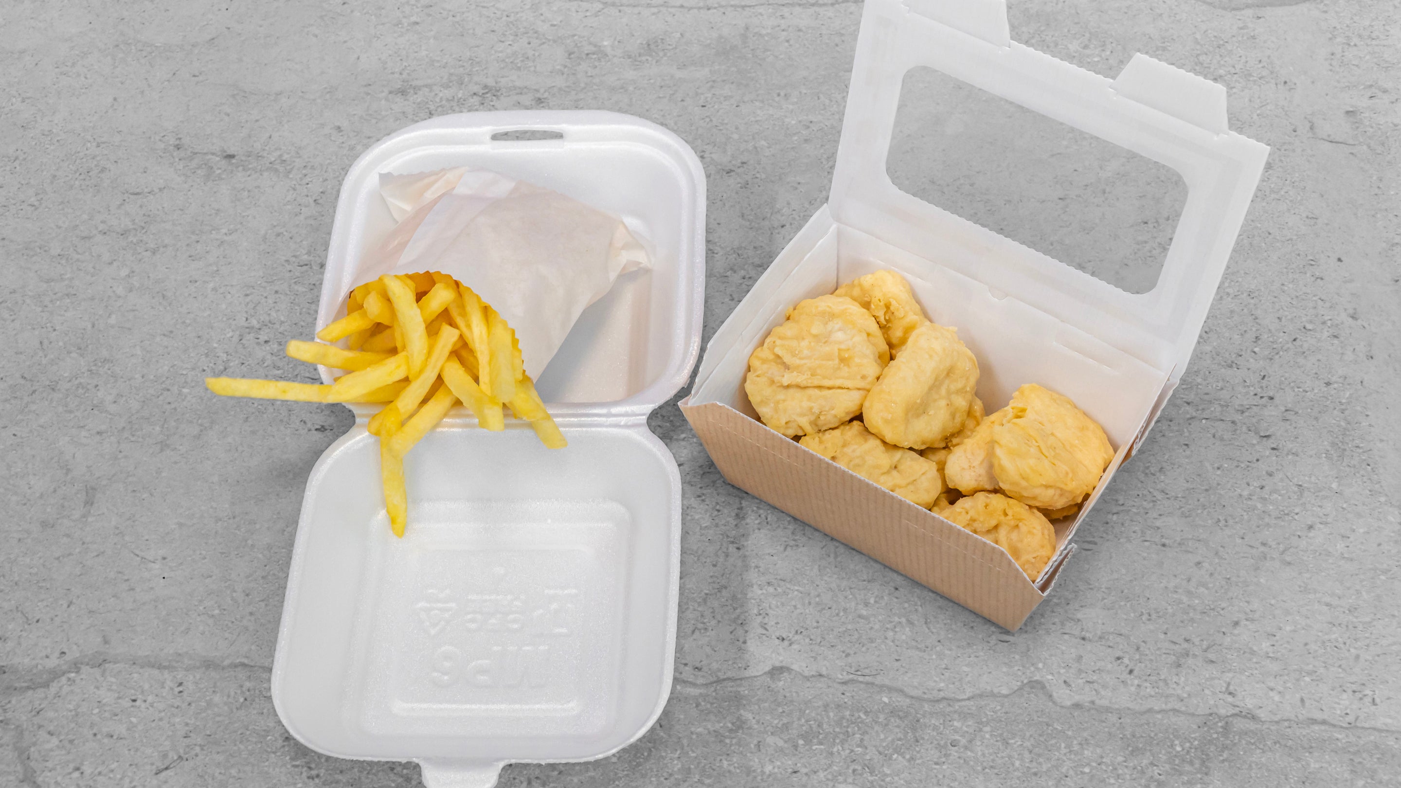 8 Chicken Nuggets with Chips