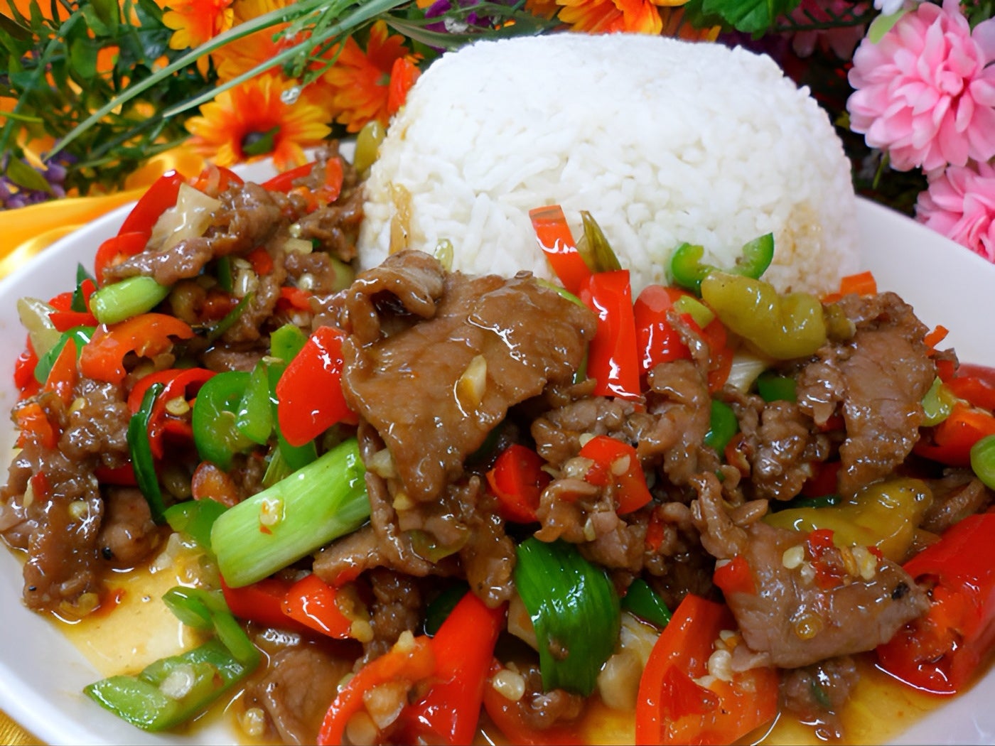 ����爆炒鲜椒小嫩牛盖饭 ����   Fresh Chili Stir-Fried Beef With Rice
