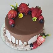 Fresh Strawberry Nutella Cake