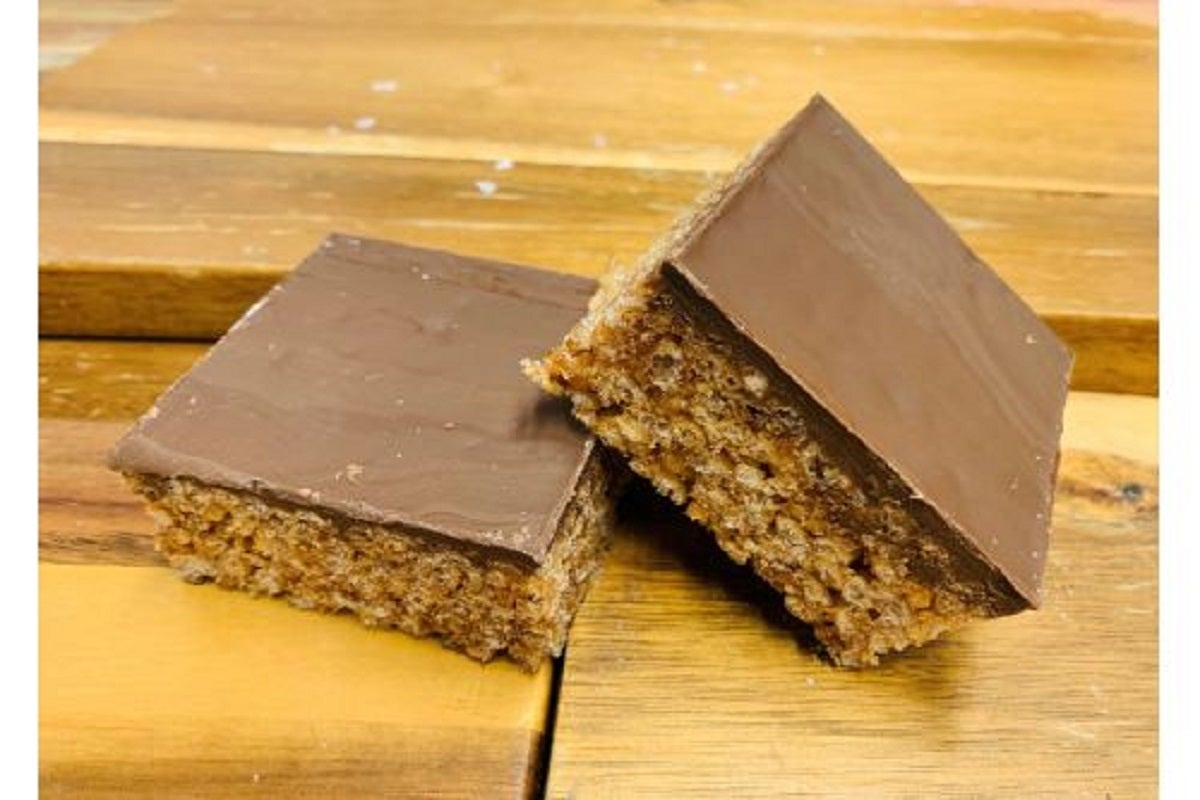 Mars Crispy Chocolate Cake