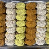 Large petit four