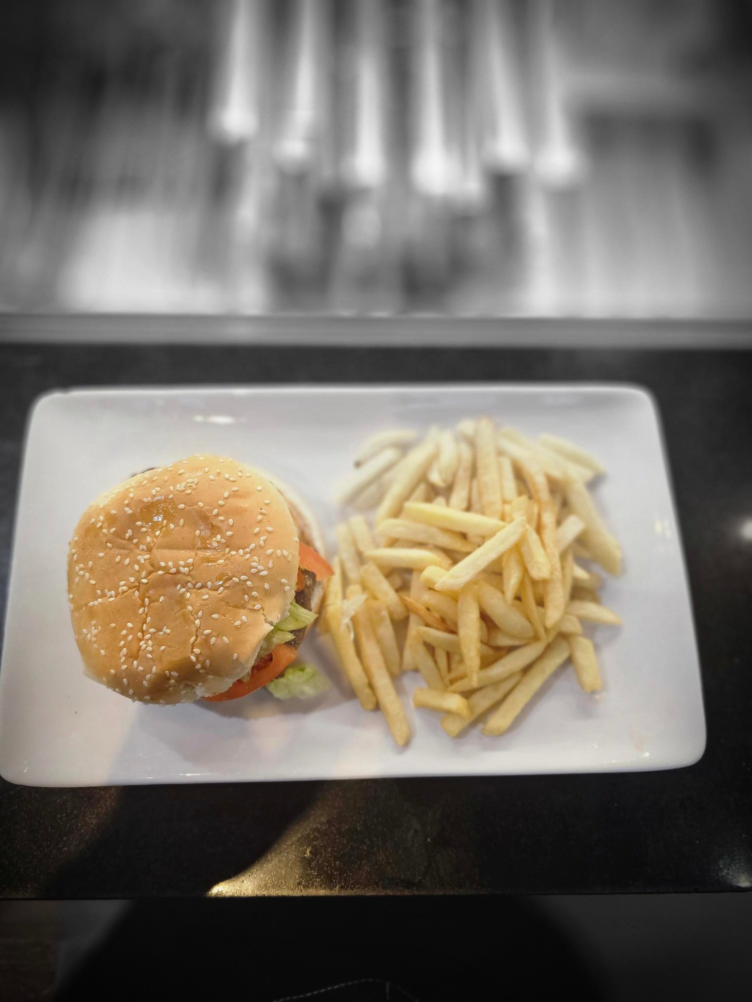 Veggie Burger(v) with chips