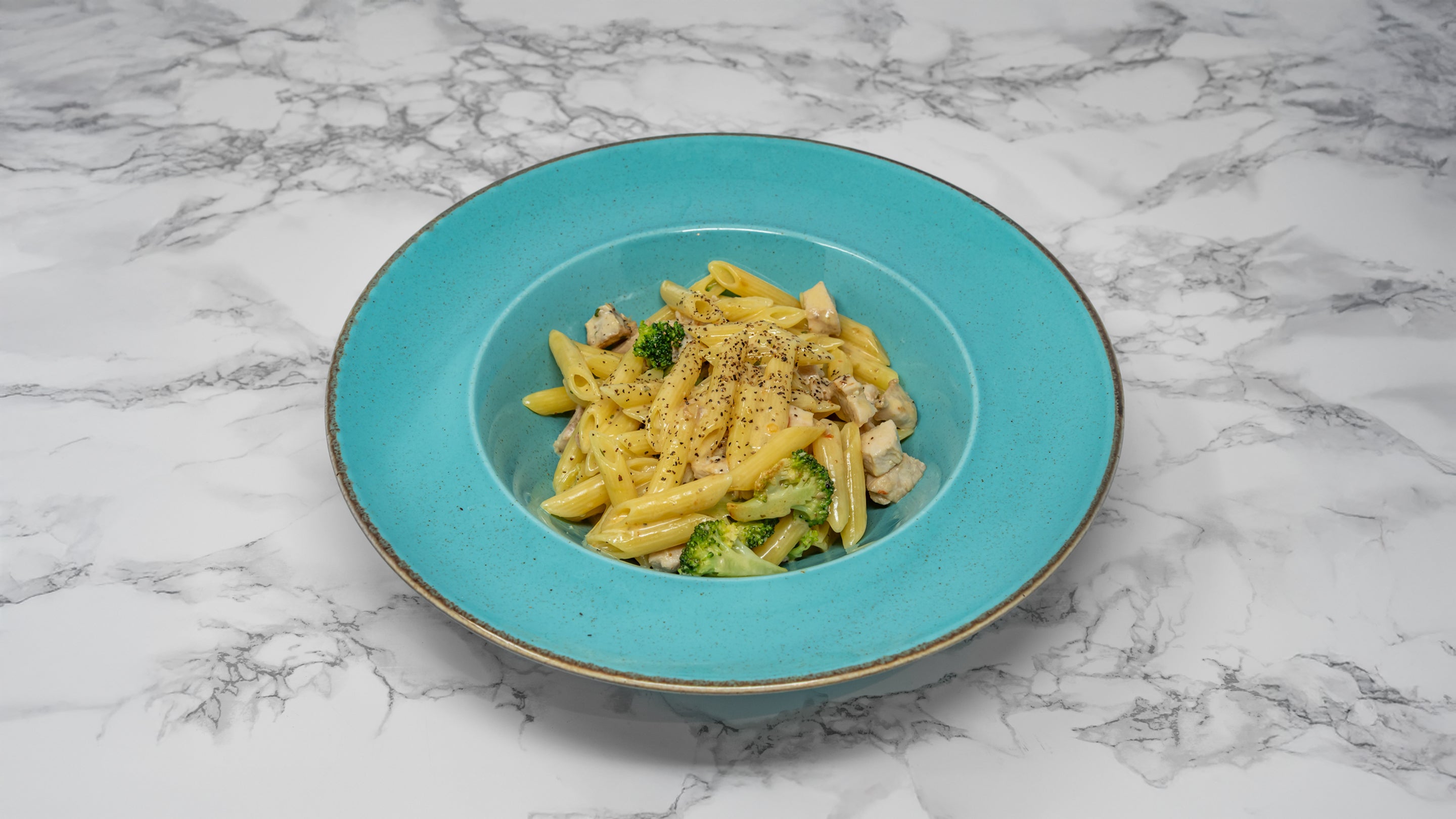 Penne con Pollo e Broccoli