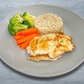 Chicken Filled, Brown Rice, Broccolis, Carrot (Macros: Calories: 520 Kcal Proteins: 48GCarbs: 75GFats: 7g)