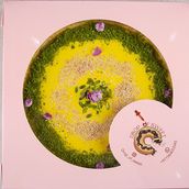 Ogaili Qors Cake With Saffron Sauce And Nuts