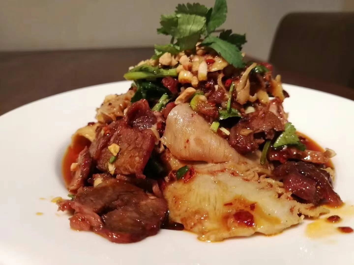 Sliced Beef and Ox Tripe in Chilli Oil夫妻肺片