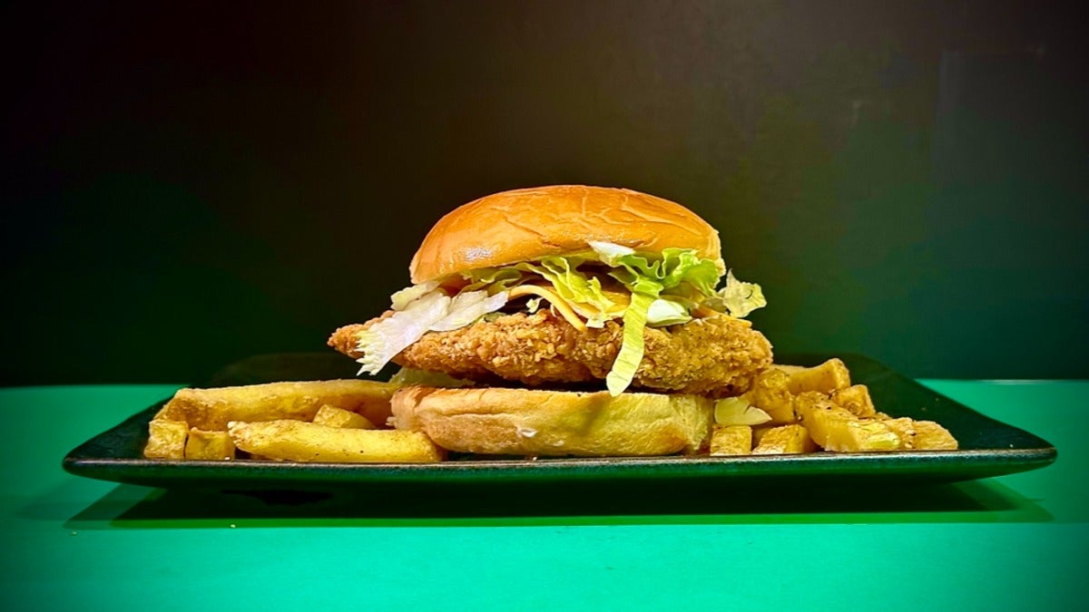 Crispy Chicken Scallop Burger & Chips