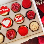 Valentine's Day 12 Cupcakes 