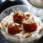 Gulab Jamun (With Ice Cream) (2 Pieces)
