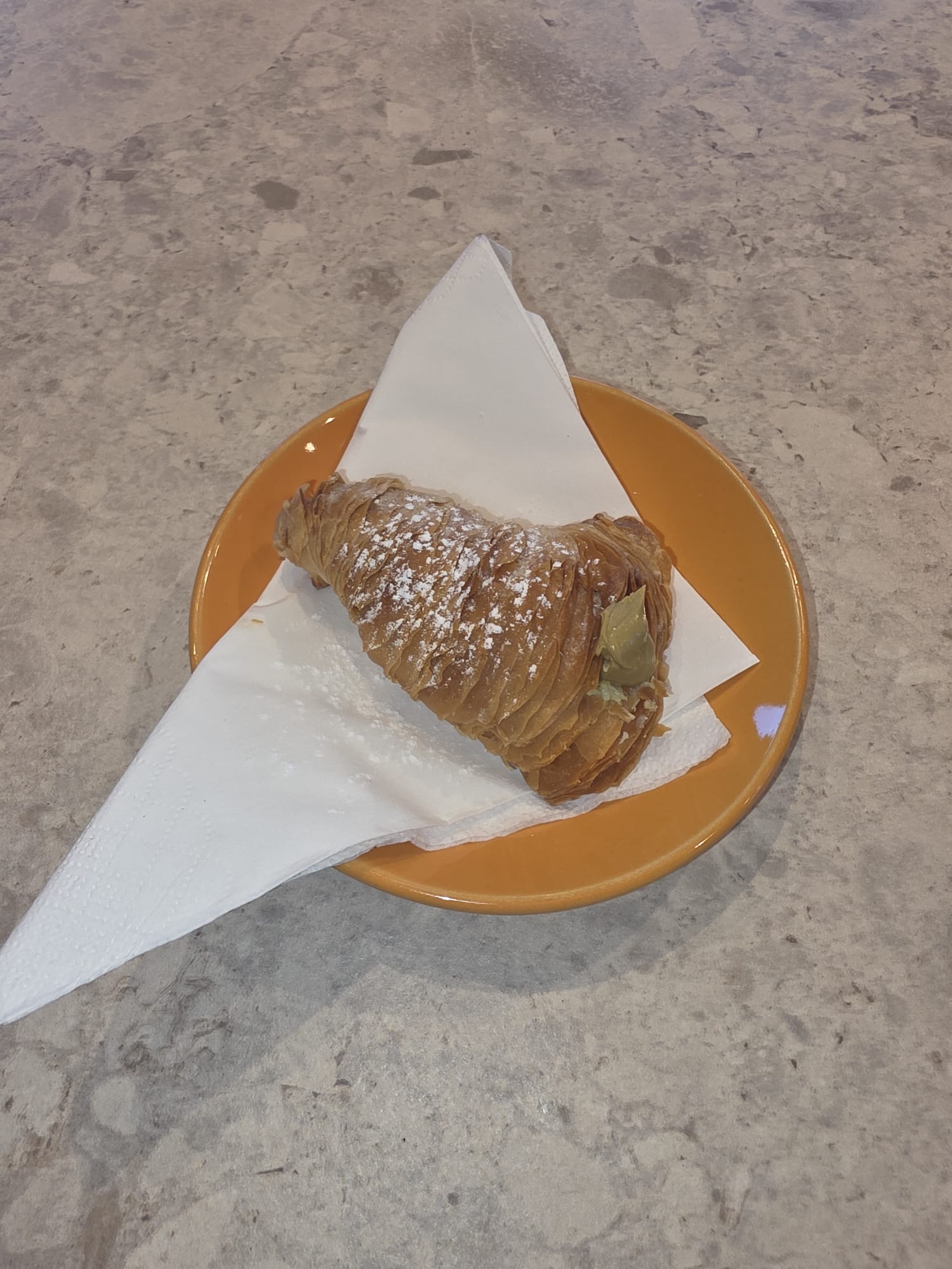Pistachio sfogliatella