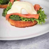 Salmon eggs benedict