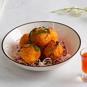 Cheesy potato balls 