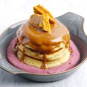 HOT CAKES WITH MACADAMIA PRALINE