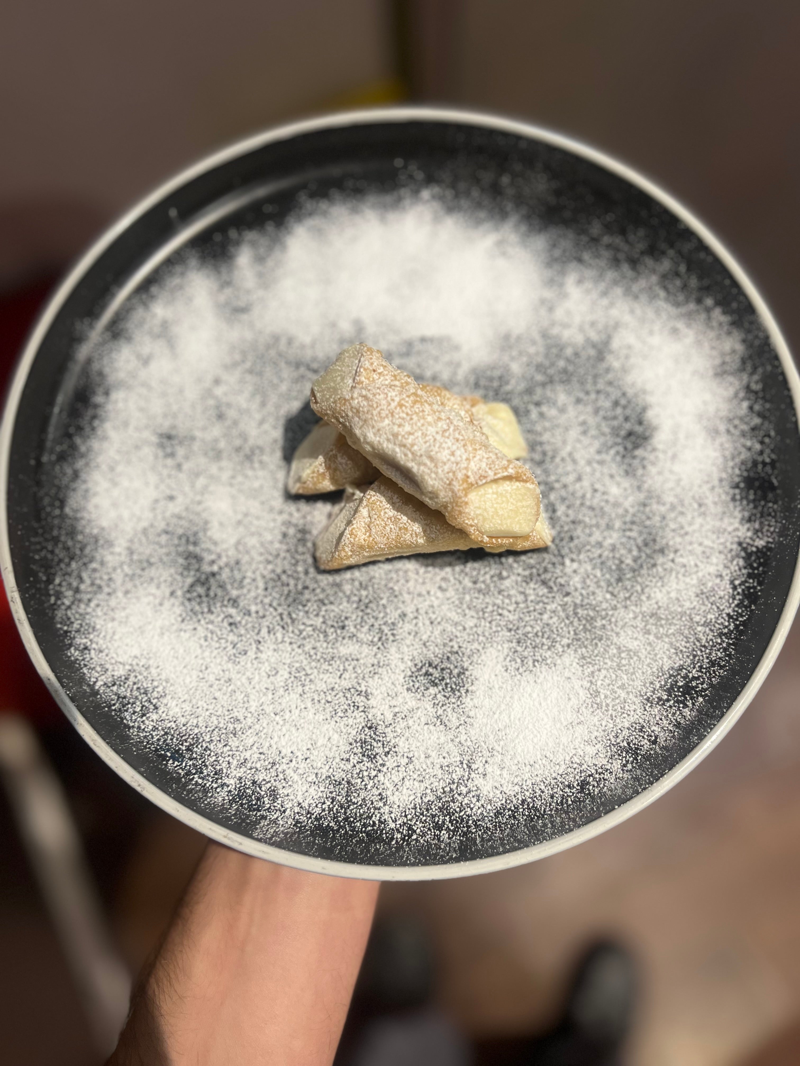 Mini cannoli white chocolate