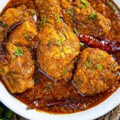 Chicken Masala with 2 Pieces of Bread
