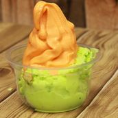 Pistachio And Mango Ice Creem