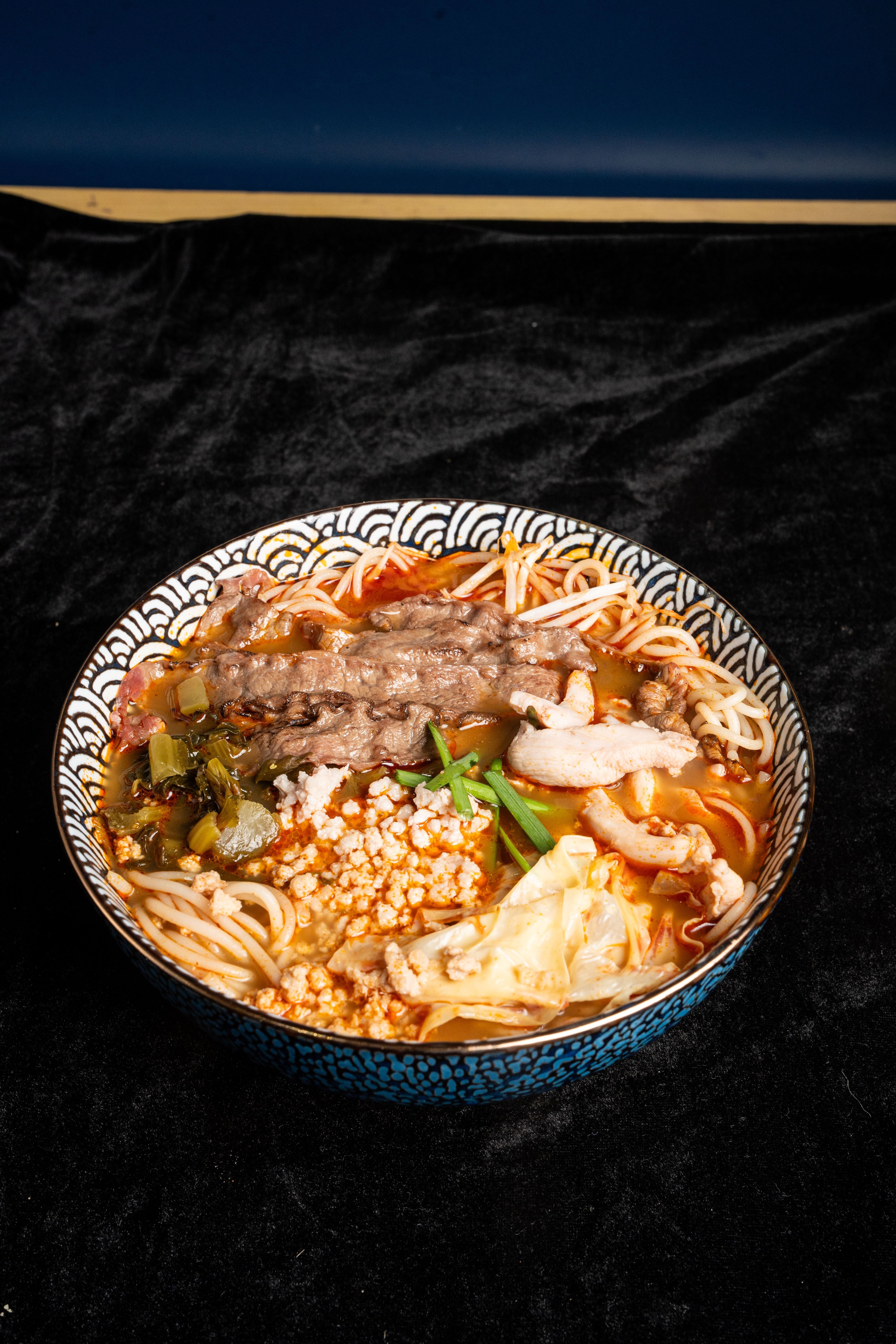 King of Sour and Spicy 酸辣湯皇(seared beef slices, chicken, bean curd sheet火炙雪花肥牛、雞肉、腐皮)