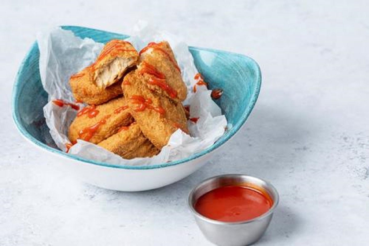 Vegan chick'n wings and skin on fries