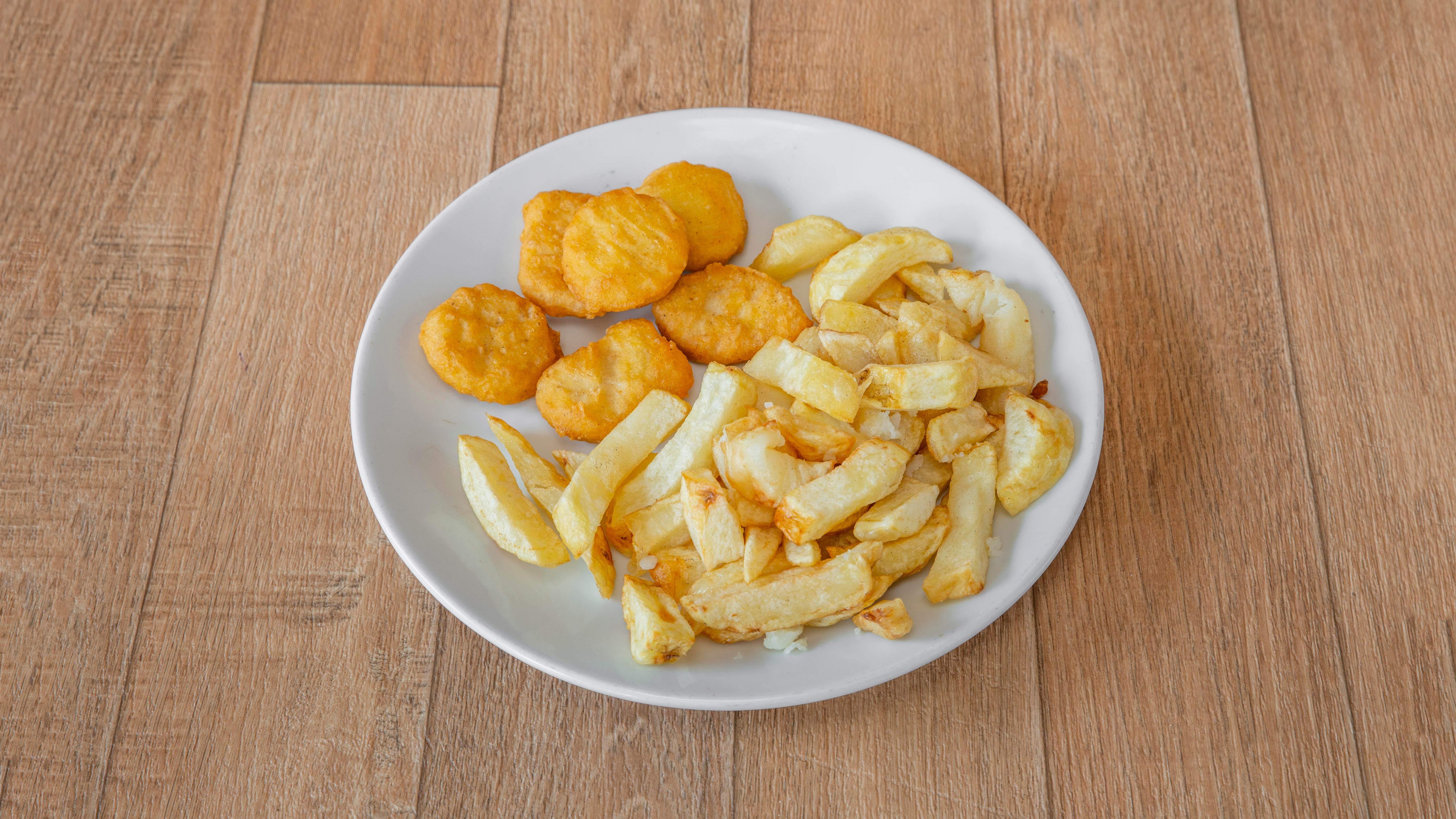 6 Chicken Nuggets with Chips