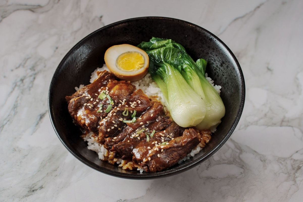 Braised Beef Rib Finger Rice with Vegetables & Soy Egg 牛肋条饭（配蔬菜卤蛋）