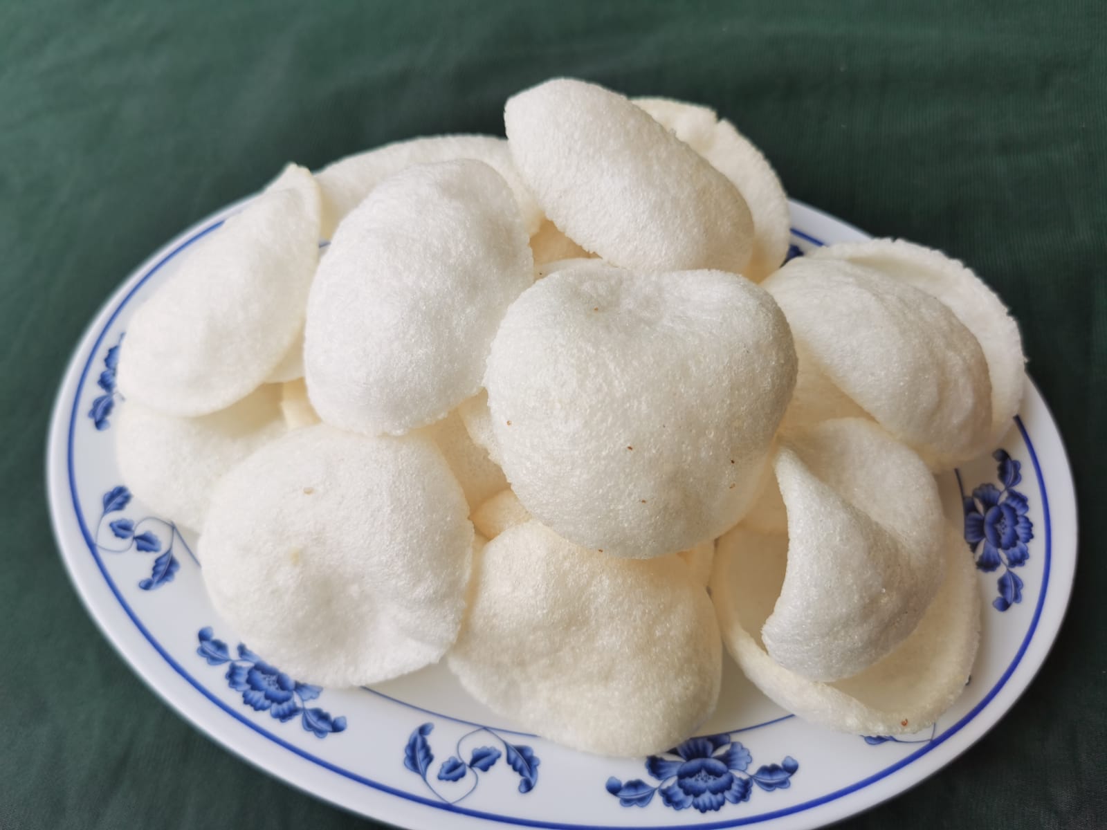 (16).虾片 - Fried Prawn Crackers