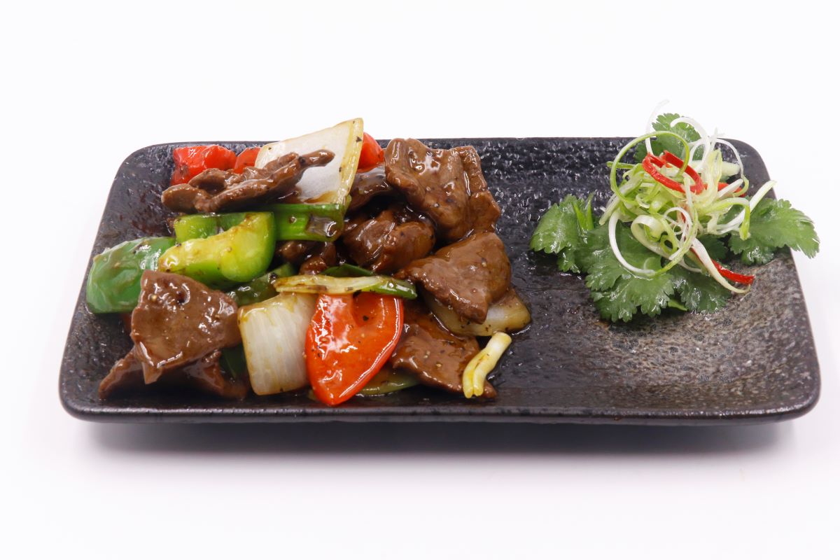 Fried Beef with Green Pepper in Black Bean Sauce (In Sizzling) 铁板豉椒牛肉